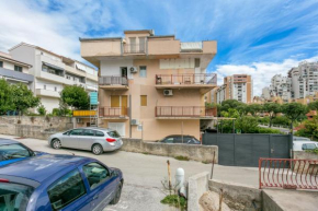 Apartments with a parking space Split - 22293